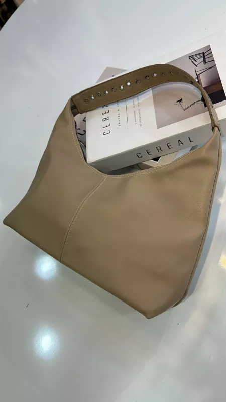 Vizon Metal Detaylı Orta Boy Çanta