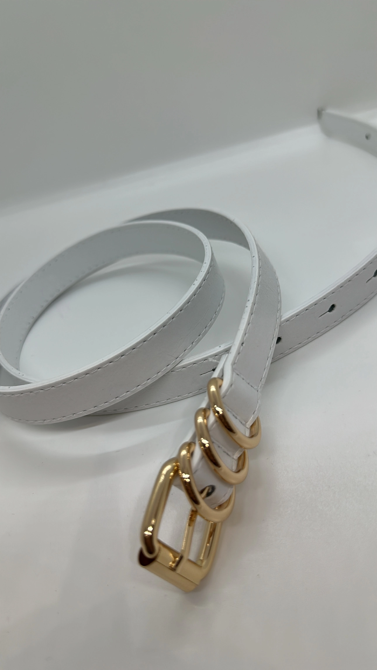 Beyaz Gold Detaylı Kemer