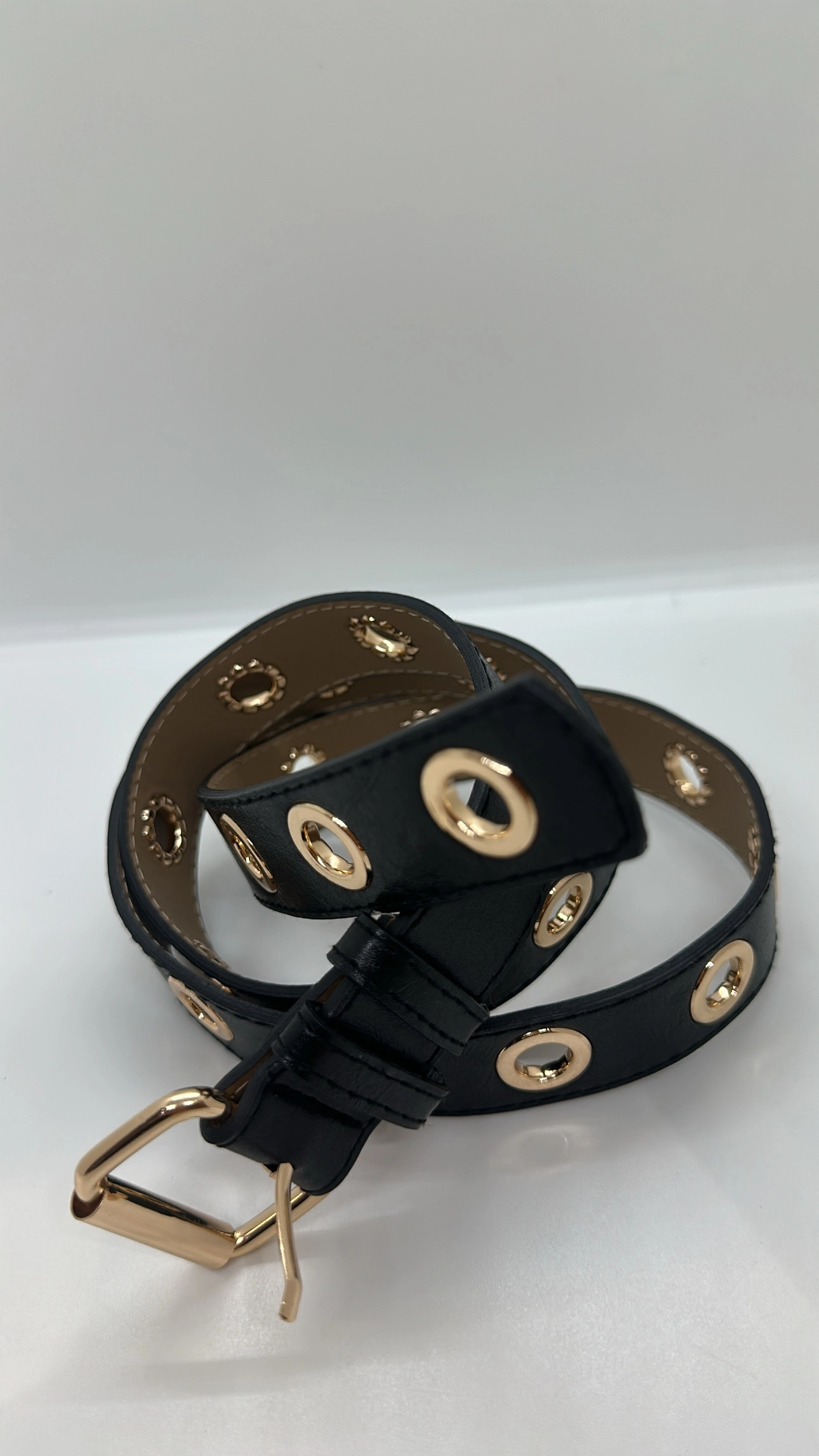 Siyah Gold Delikli Kemer
