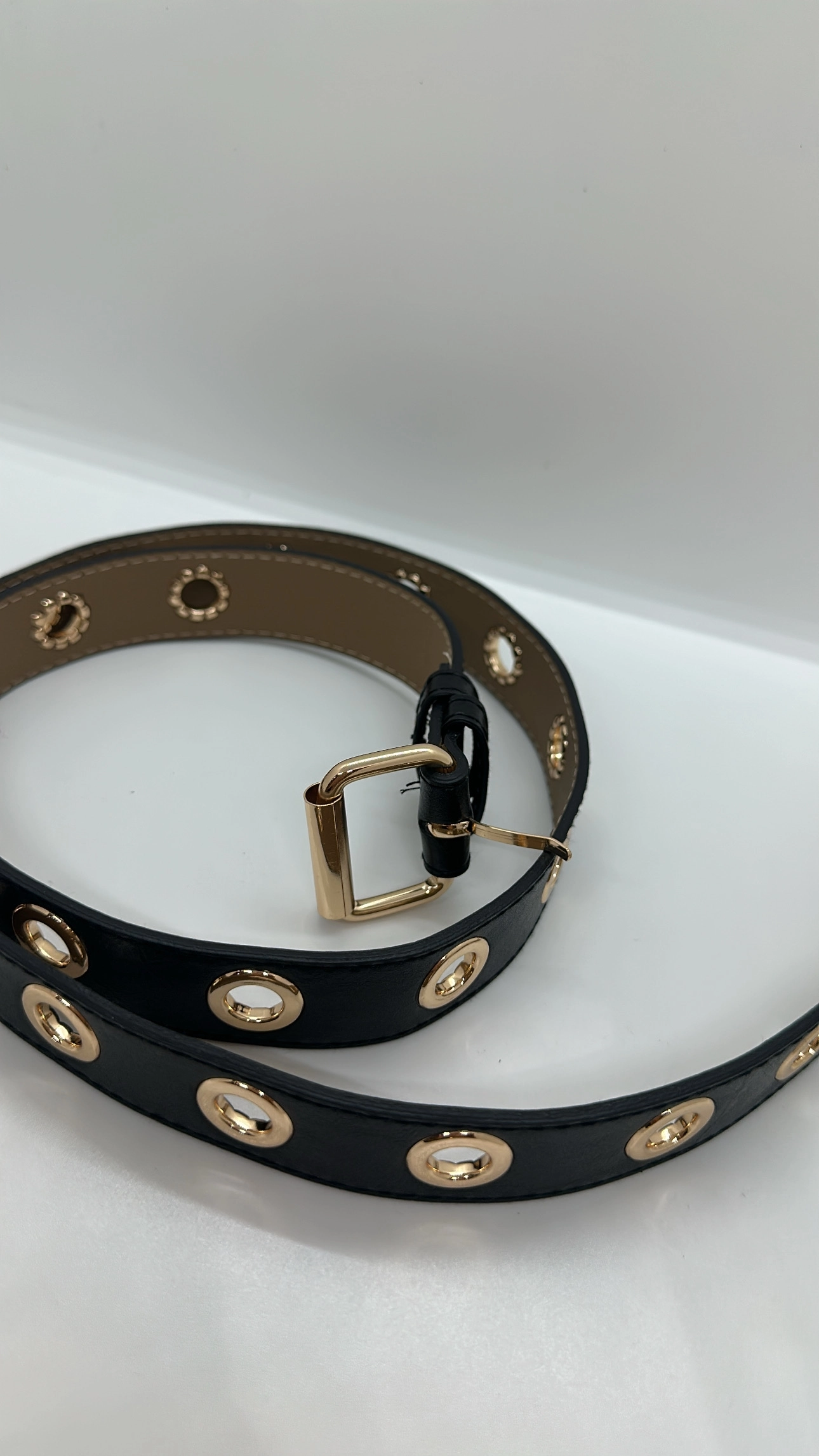 Siyah Gold Delikli Kemer