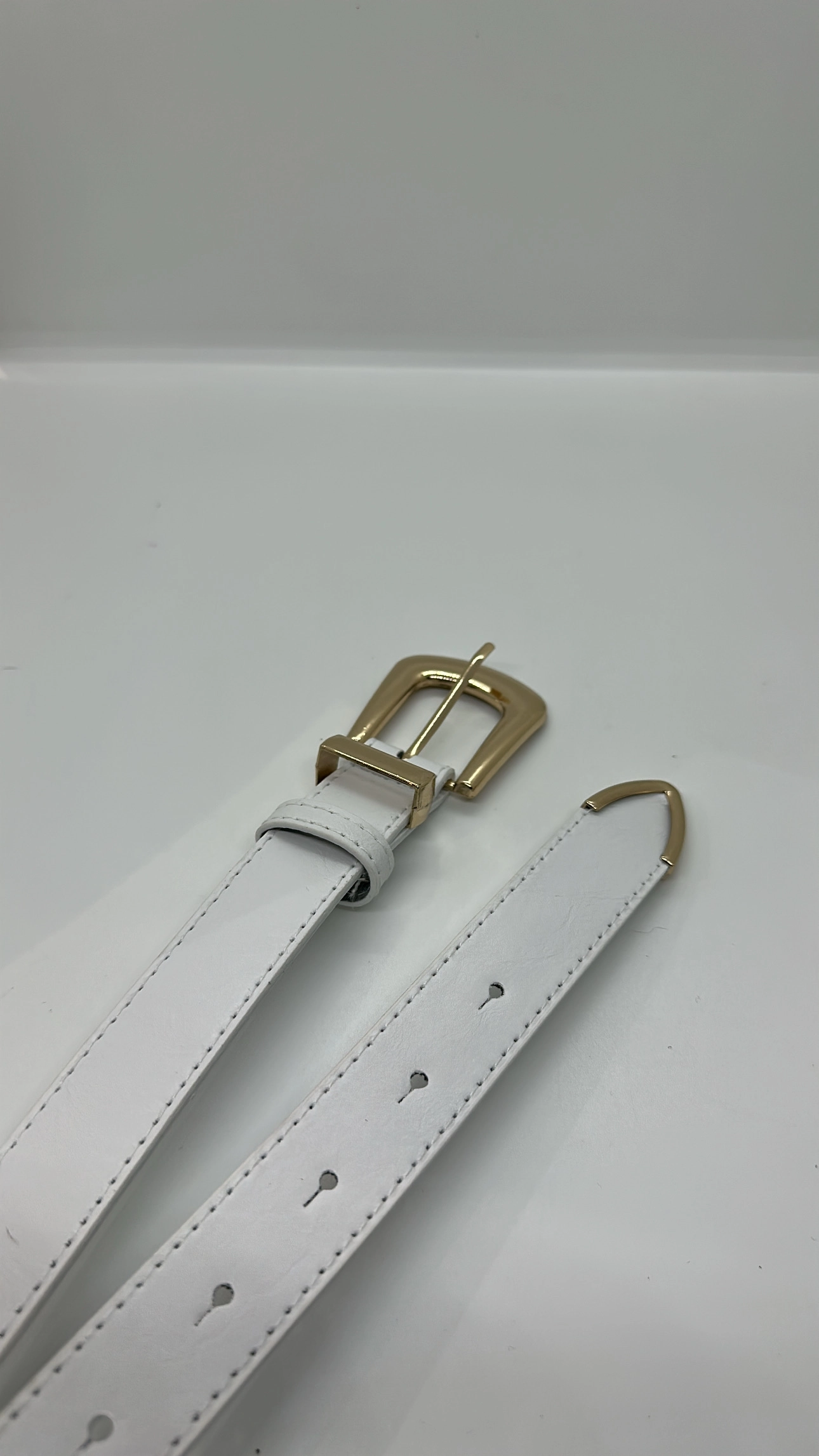 Beyaz Gold Detaylı Kemer