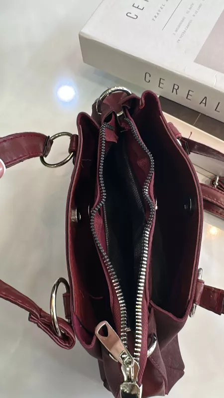 Bordo Süet Deri Detaylı Çanta