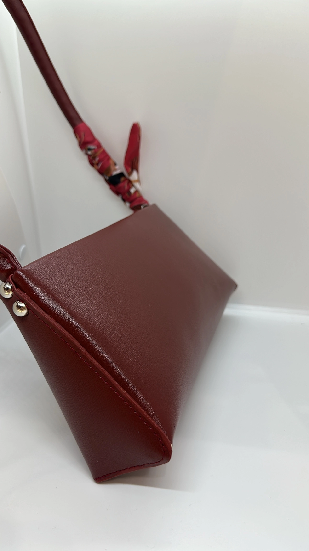 Bordo Fularlı Baget Çanta