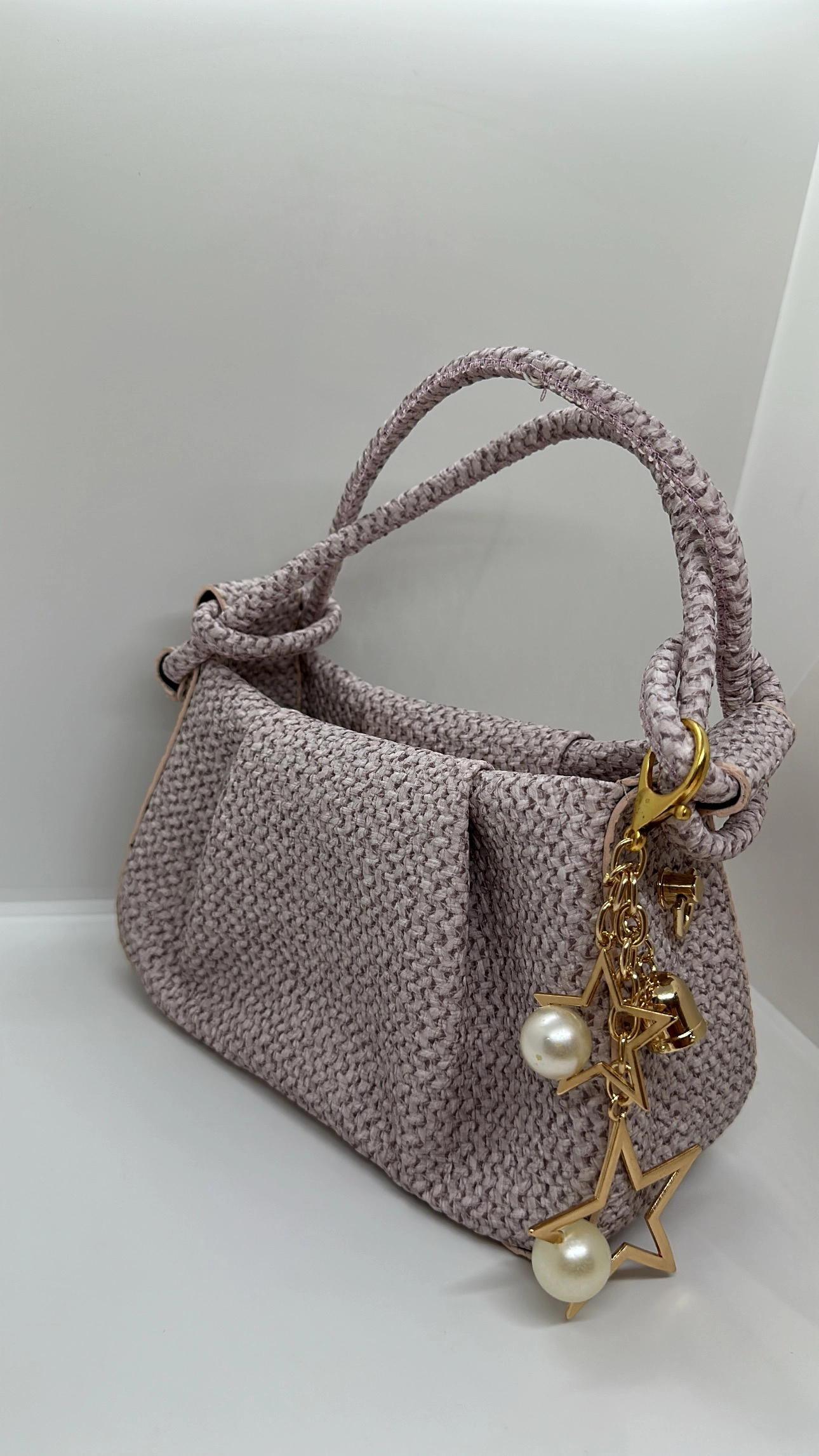 Pembe Hasır Charm Detaylı Çanta