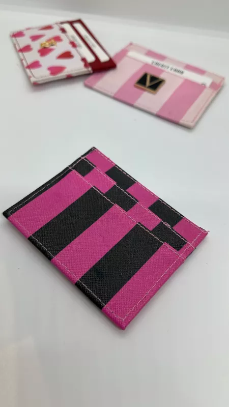 Pembe Siyah Kartlık