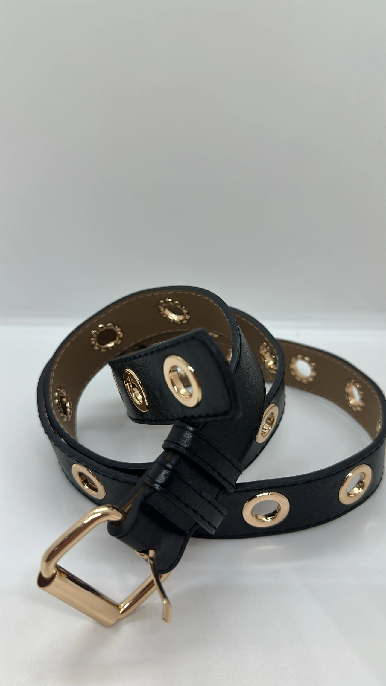 Siyah Gold Delikli Kemer