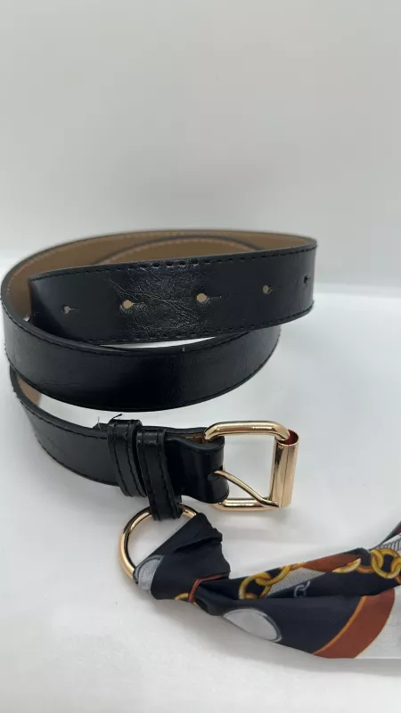 Siyah Fularlı Kemer