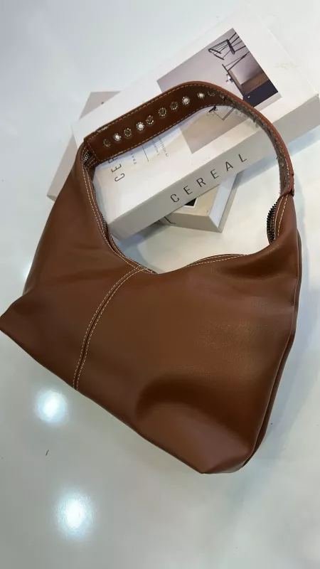 Taba Metal Detaylı Orta Boy Çanta