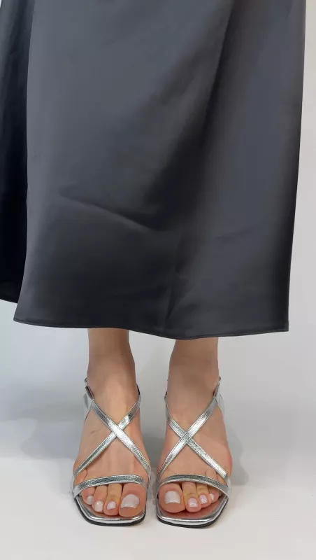 Gümüş Topuklu Sandalet