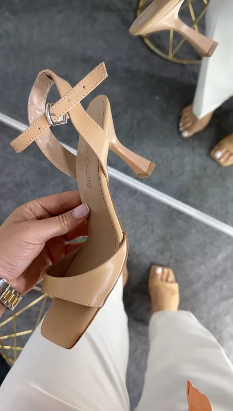 Nude Tek Bant Topuklu Ayakkabı 