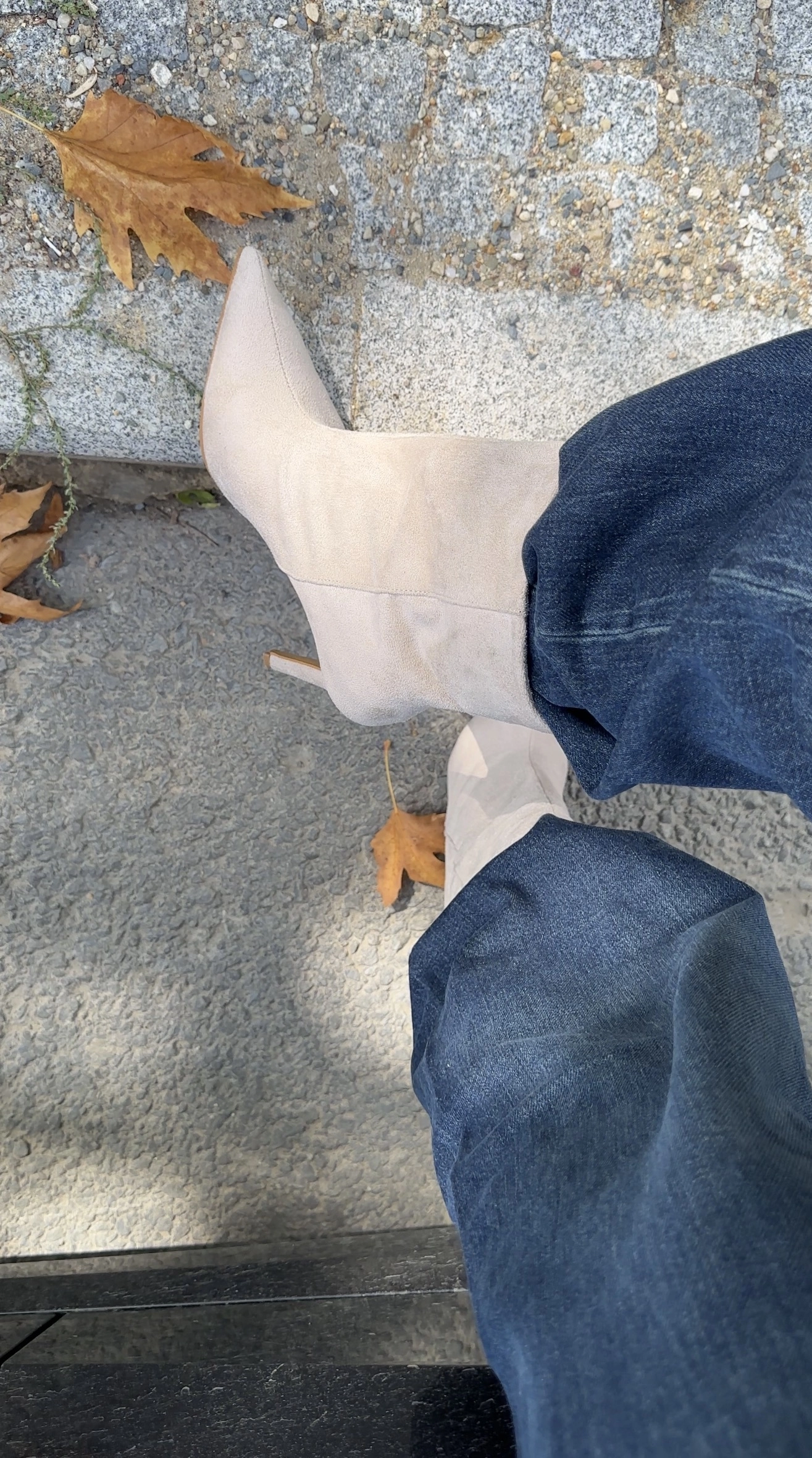 Krem Süet Bootie