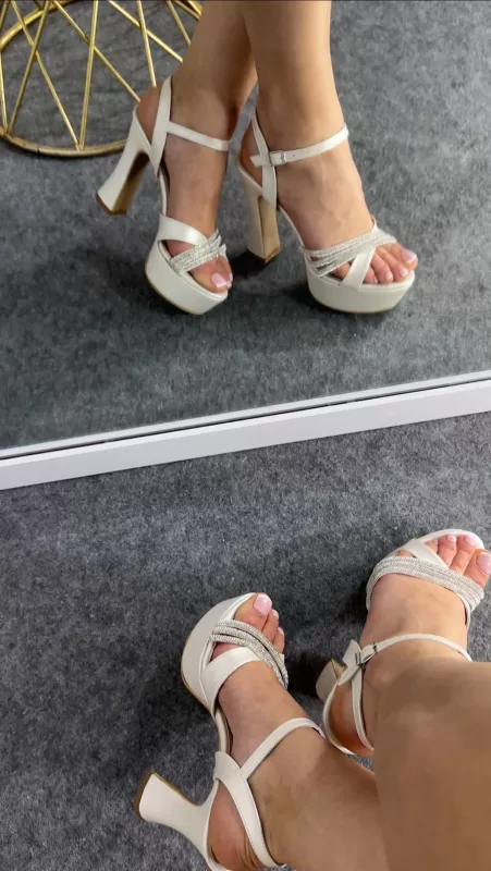 Beyaz Taşlı Platform Ayakkabı 