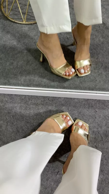 Gold Topuklu Terlik
