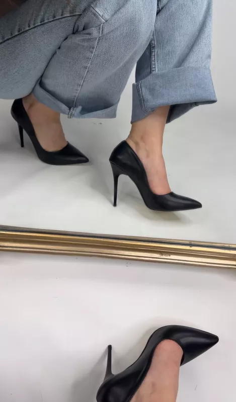 Siyah Deri Stiletto 