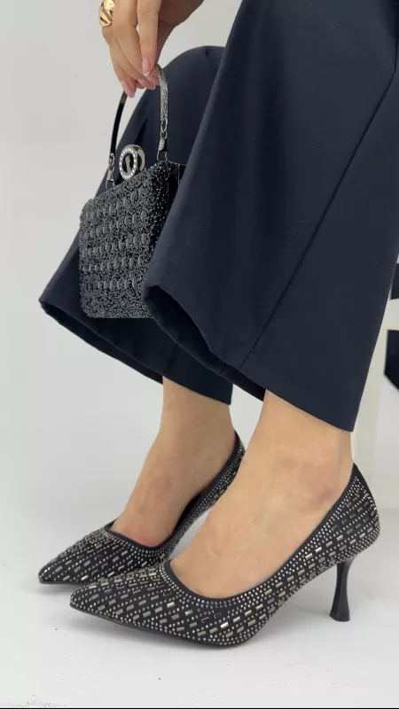 Siyah Taşlı Stiletto