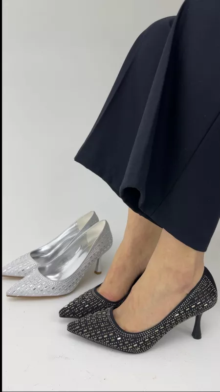 Siyah Taşlı Stiletto