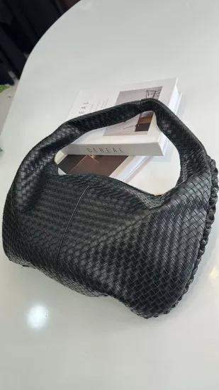 Siyah Sepet Desen Oval Çanta
