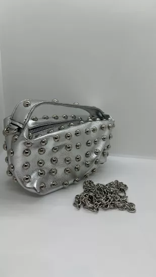 Gümüş Zımba Detaylı Mini Çanta