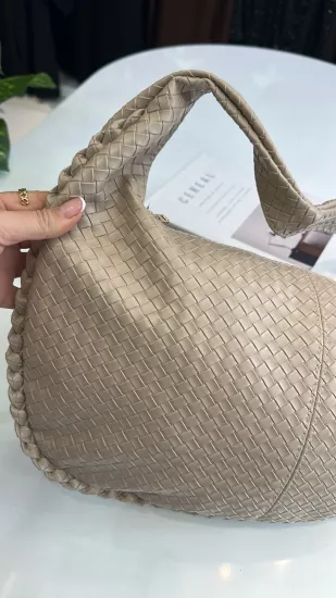 Krem Sepet Desenli Oval Çanta