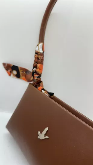 Taba Fularlı Baget Çanta