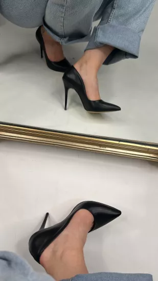 Siyah Deri Stiletto 