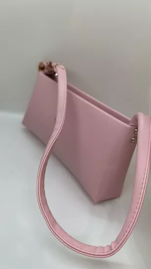 Pembe Fularlı Baget Çanta