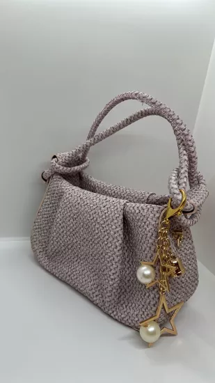 Pembe Hasır Charm Detaylı Çanta