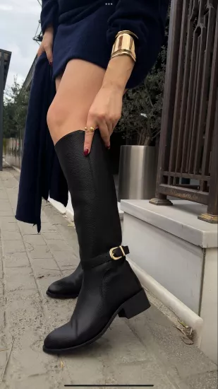 Siyah Tokalı Düz Çizme