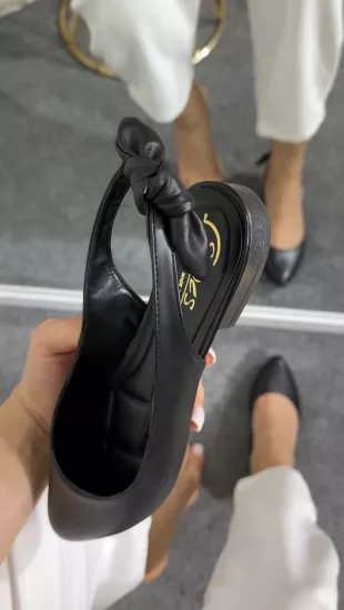 Siyah Fiyonklu Babet Sandalet