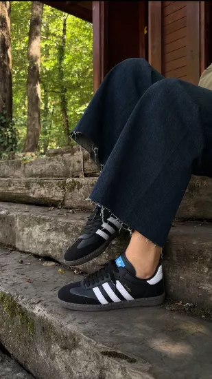 Siyah Beyaz Şeritli Spor