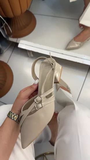 Krem Tokalı Kısa Topuklu Babet