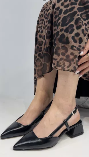 Siyah Deri Kısa Topuklu Ayakkabı