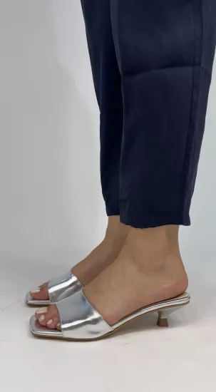 Gümüş Topuklu Terlik