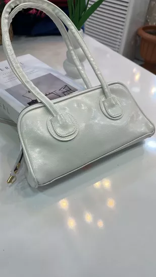 Beyaz Rugan Baget Çanta