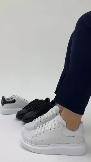 Beyaz Siyah Kalın Tabanlı Spor Ayakkabı